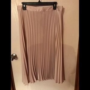 100% polyester skirt with pleats